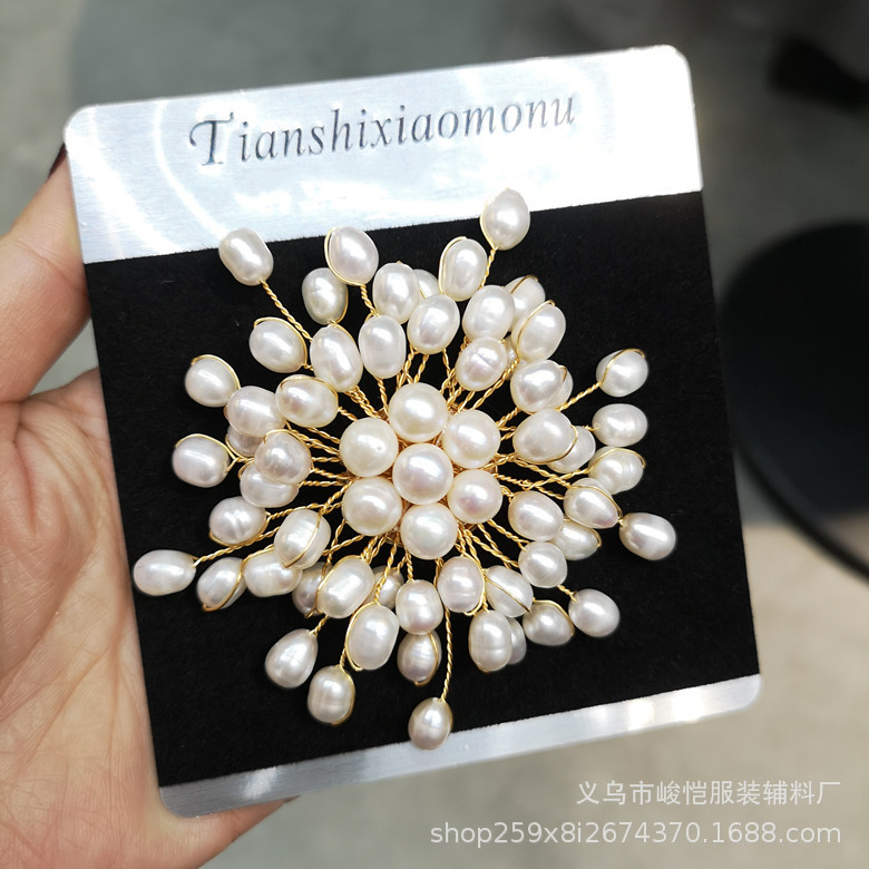 Elegant and refined brooch for ladies, simple Korean crystal corsage cardigan, sweater, pin buckle, overcoat accessory pic 16
