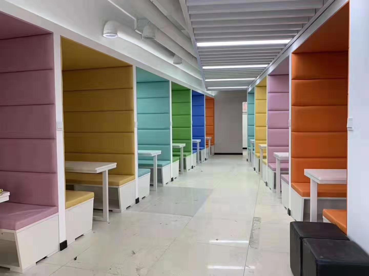 现货供应肤感耐磨阻燃皮革沙发软包装饰箱包皮具类pvc人造革详情4