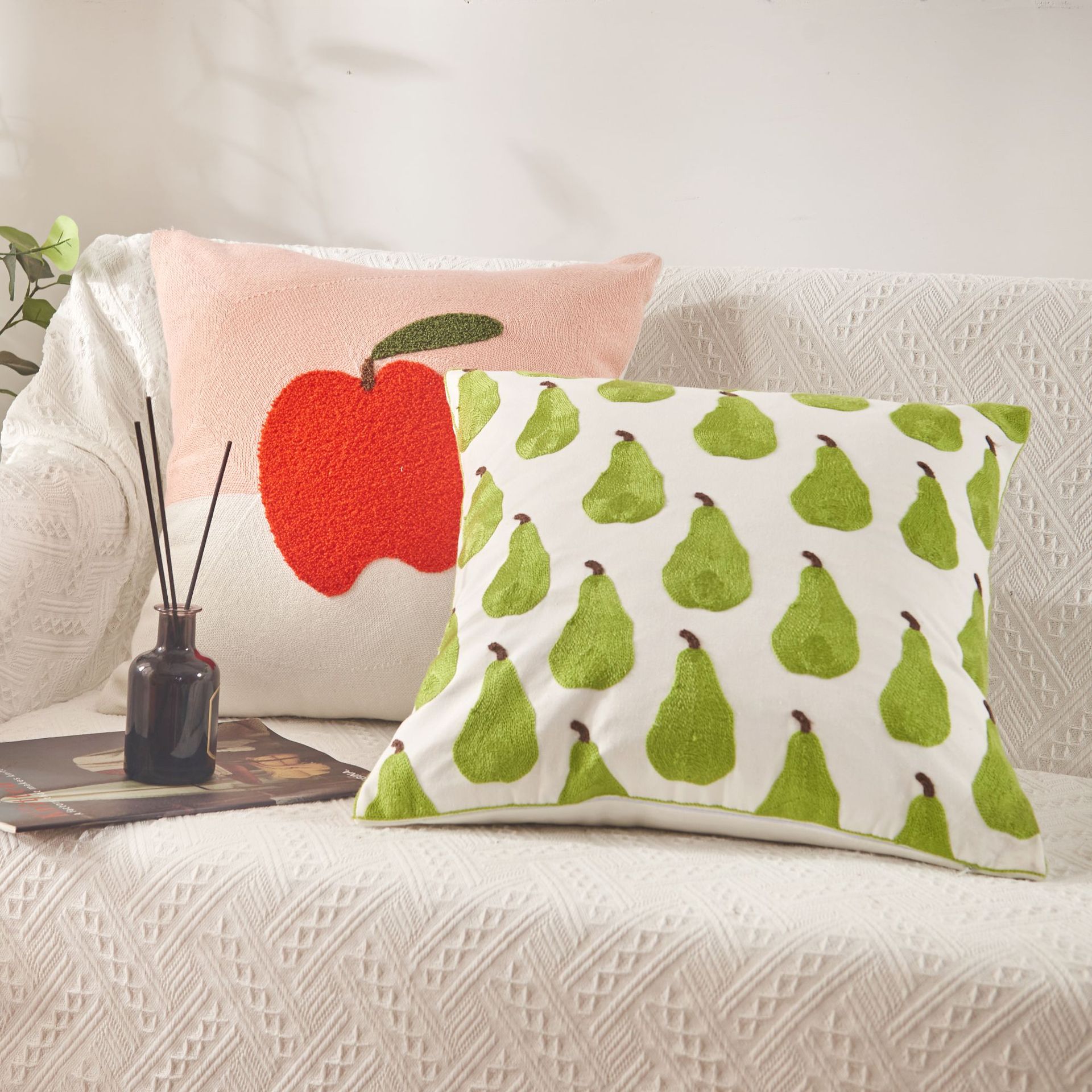 新款法式郁金香玫瑰刺绣跨境沙发抱枕酒店装饰棉麻靠枕抱枕套详情21