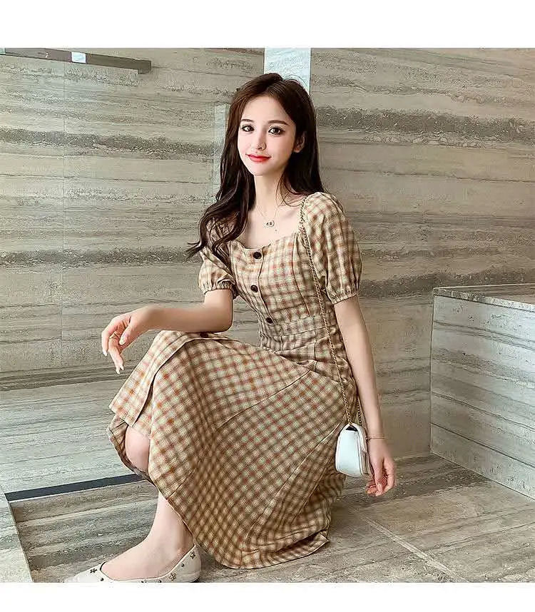 This 2022 summer new square-neck checkered puffed sleeve French retro knee-length dress is elegant, fashionable, waist-cinching and slimming pic 13