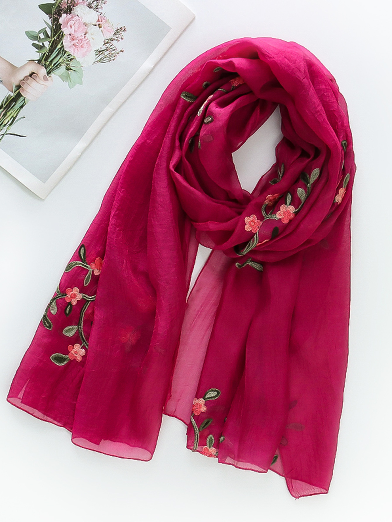 一件代发新款跨境专供美式田园风绣花披肩围脖外出拍照必防晒围巾详情11