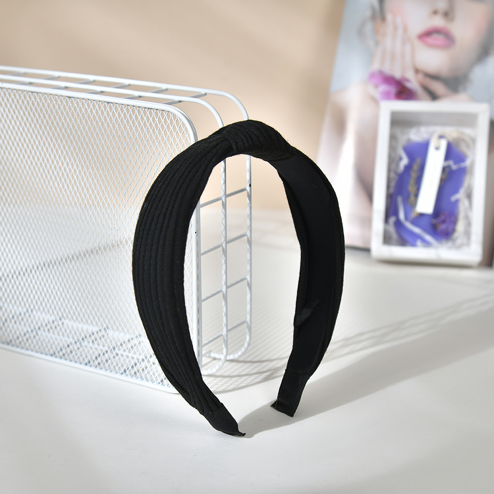 A new Korean knitted hairband in solid color, wide-edge cross, face-washing knitted headband, and a versatile hair accessory for going out to press hair pic 10