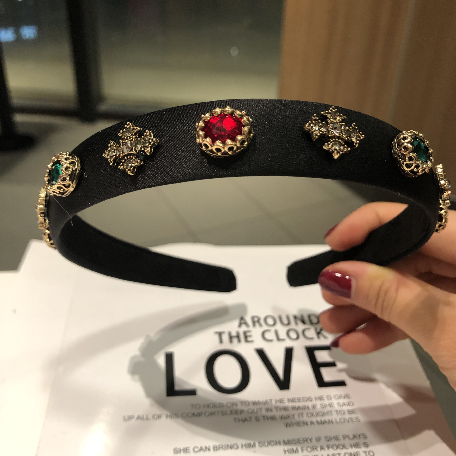 The elegant water diamond and pearl hair band is a versatile and sweet headwear for girls. It features a simple and elegant hairpin mesh and a red outlet pressure headband pic 18