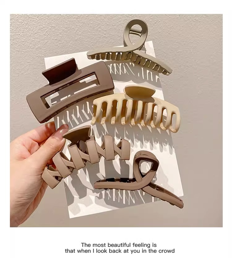 French elegant headwear for autumn and winter, including plush updo hair clips, large shark clips, hair clips and high-end hairpins wholesale pic 40