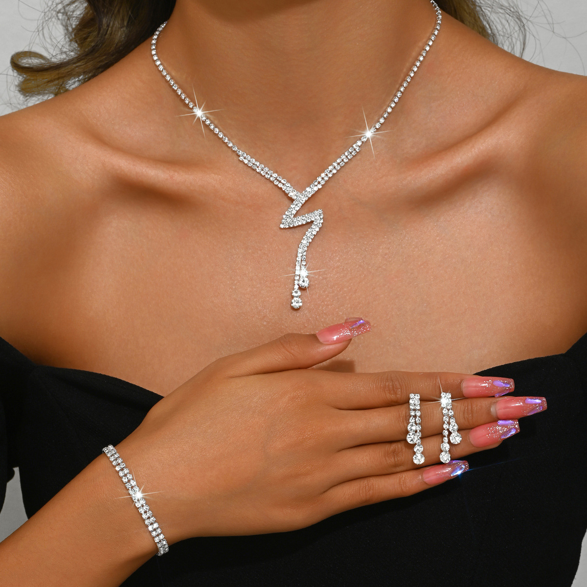 European and American light luxury high-end jewelry set necklace, niche lightning shaped collarbone chain, fashionable and versatile accessories wholesale pic 15