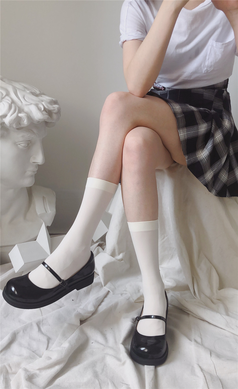 Classic and versatile jk black and white mid-calf knee-high socks that can be worn all year round, featuring non-permeable velvet calf socks pic 9