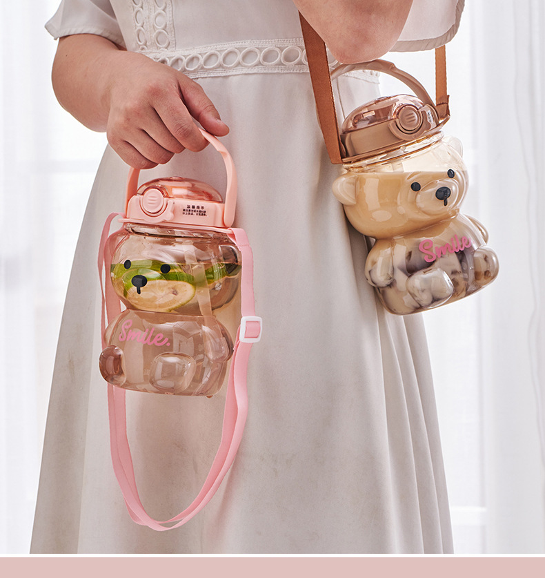 ins风网红可爱小熊杯夏季高颜值女孩吸管户外背带大容量批发水壶详情5