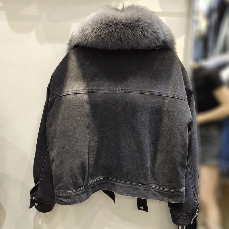 帮手描述图：小个子短款烫钻牛仔外套女真狐狸毛领可拆卸羽绒内胆