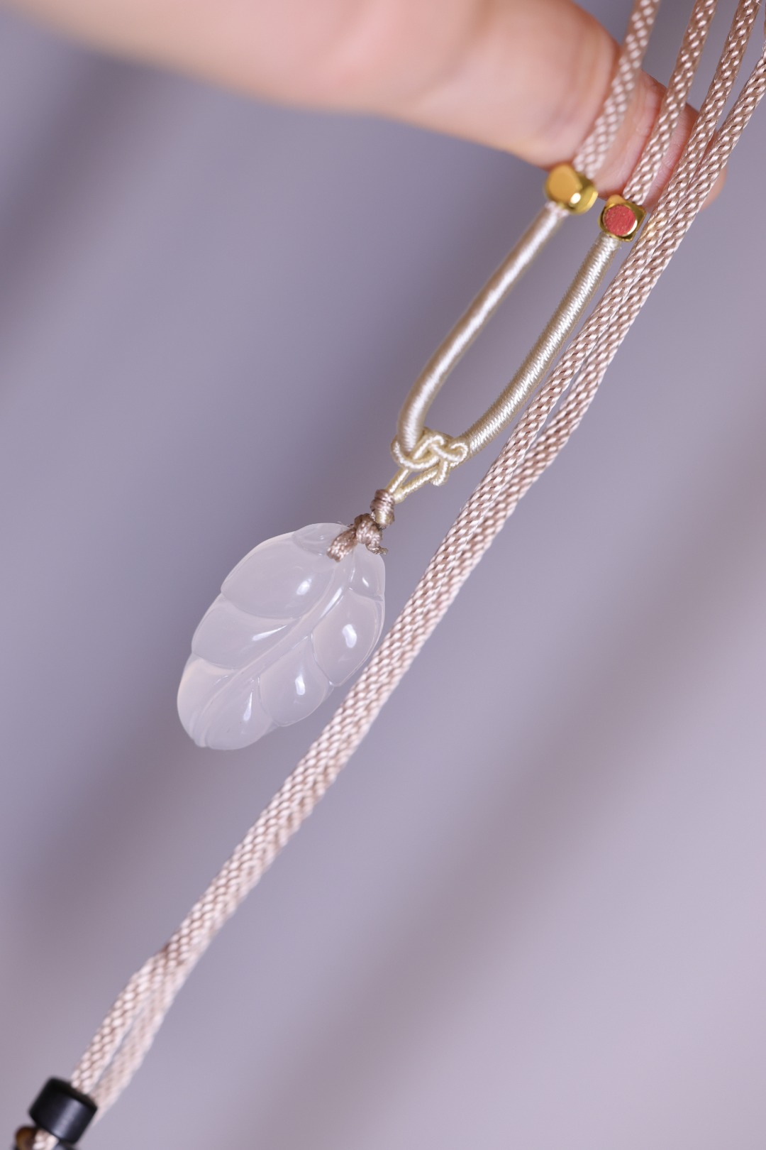 Natural ice-white chalcedony agate leaf pendant for women, golden branch and jade leaf pendant, one leaf Famous necklace, new Chinese-style gift pic 9