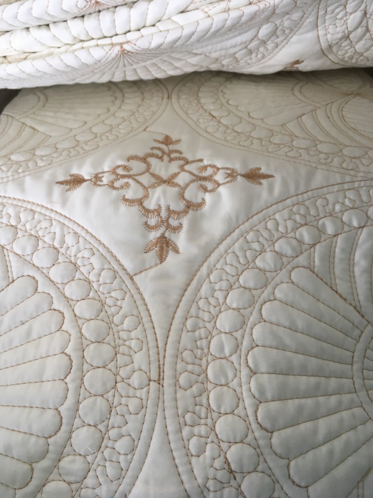 Wholesale of brushed fabric embroidered bed covers and quilted quilts in stock for export, bedspreads, bedding sets, summer cool quilts and bed sheets pic 14