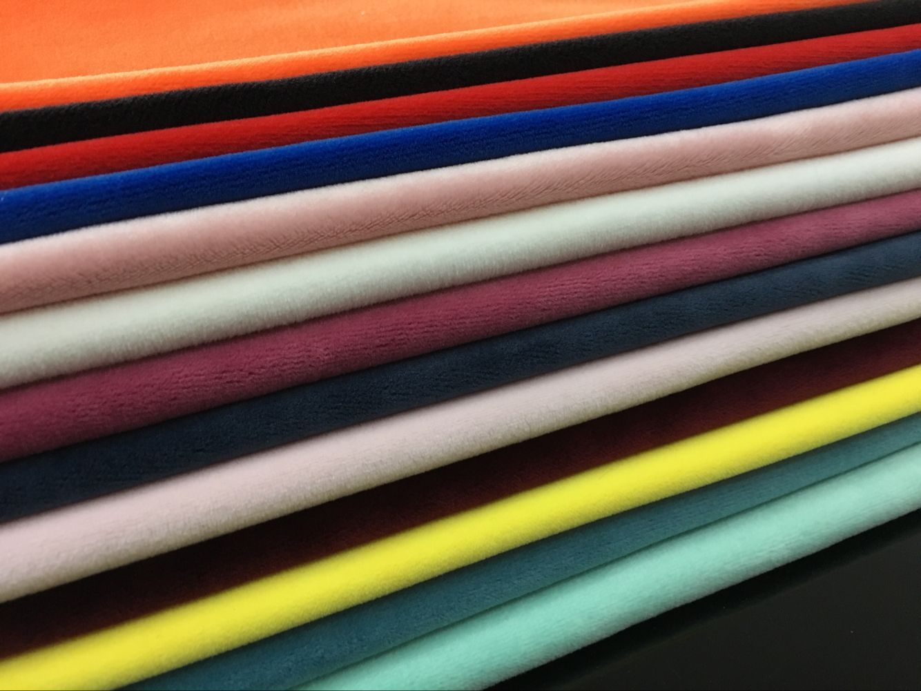 The manufacturer produces spandex super soft silver fox fleece four-sided elastic plush fabric and crystal fleece clothing and home textile fabric pic 8