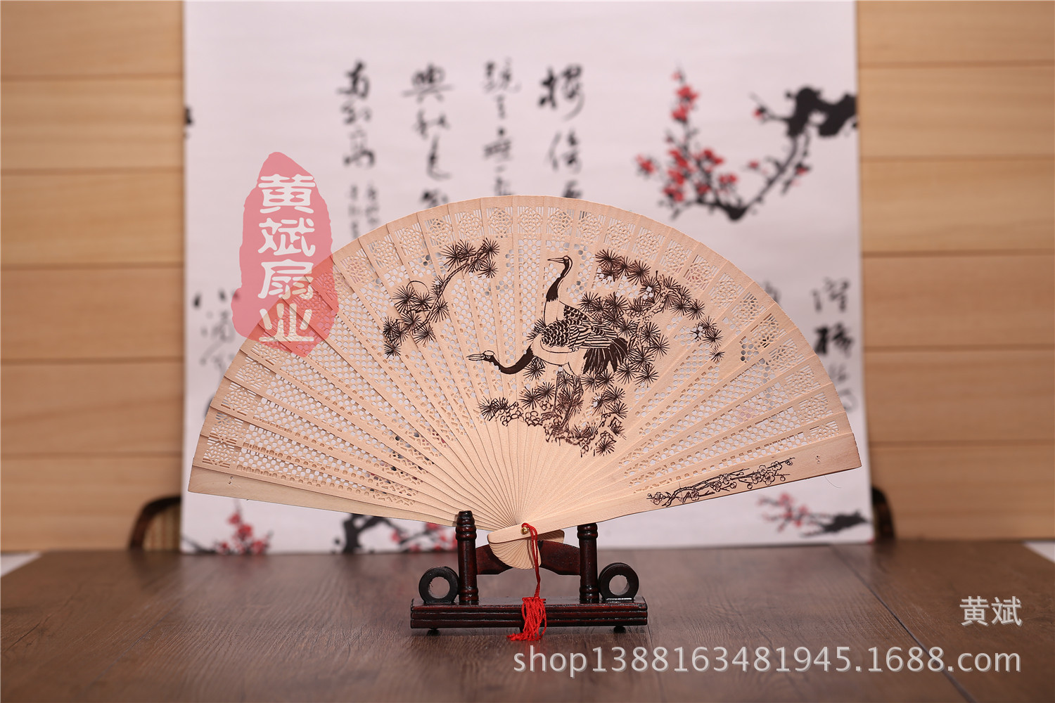 11只彩鹤扇子批发礼品扇禾木扇仿檀香扇带香镂空印花带扇盒详情10