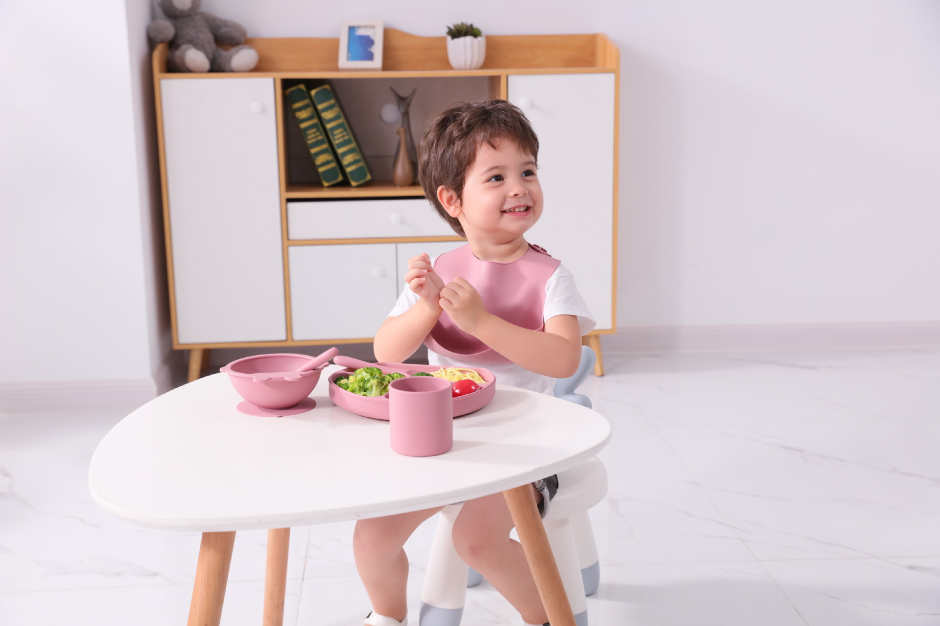 Platinum silicone deer bowl feeding set, bib bowl, fork and spoon set combination, waterproof and easy-to-clean baby products pic 3