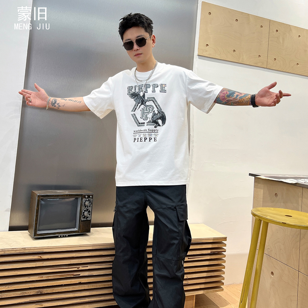 潮牌ins夏季新款t恤男宽松纯棉短袖潮流印花烫钻圆领半袖男士上衣详情3