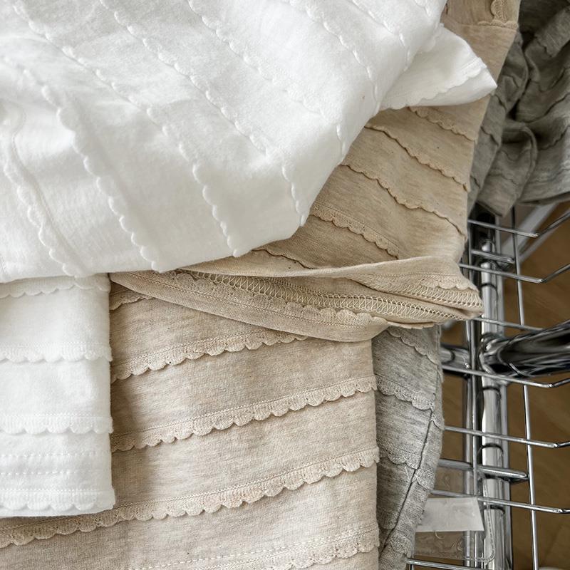 A chic and unique lace design round-neck short-sleeved T-shirt for women in the summer of 2025, featuring a simple, loose and versatile casual top trend pic 17