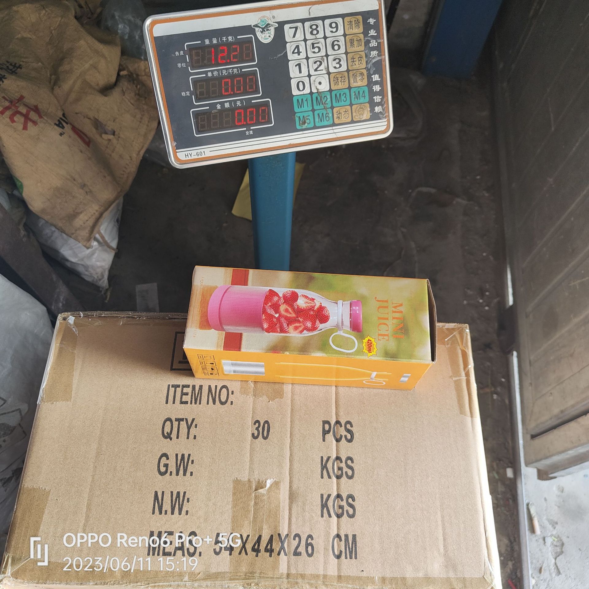 跨境新款便携式酒瓶榨汁杯随行六刀头果汁机小型家用电动榨汁详情9