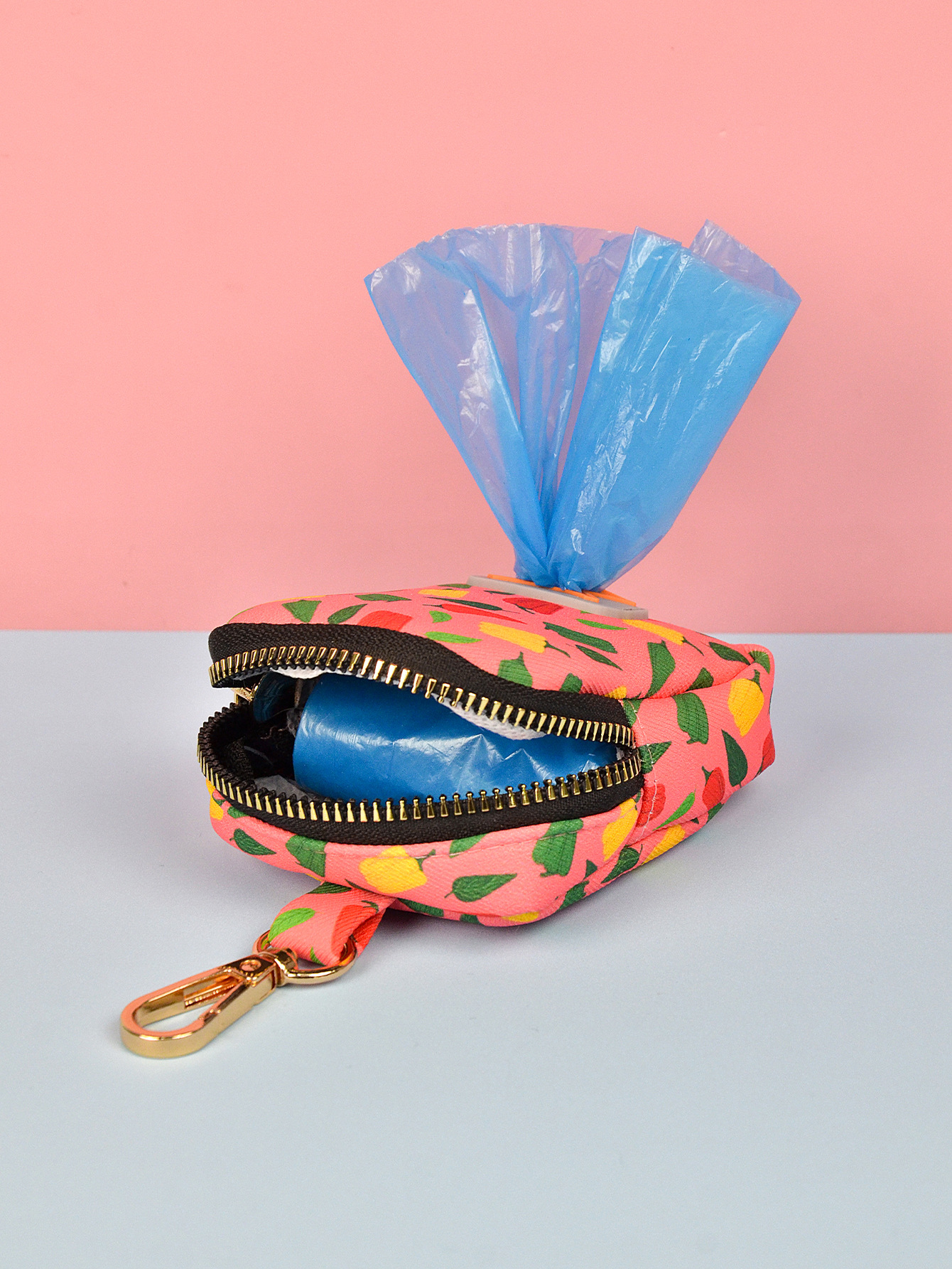 唛迪跨境宠物用品新品一件代发春夏可爱的宠物垃圾袋分配器零食包详情8