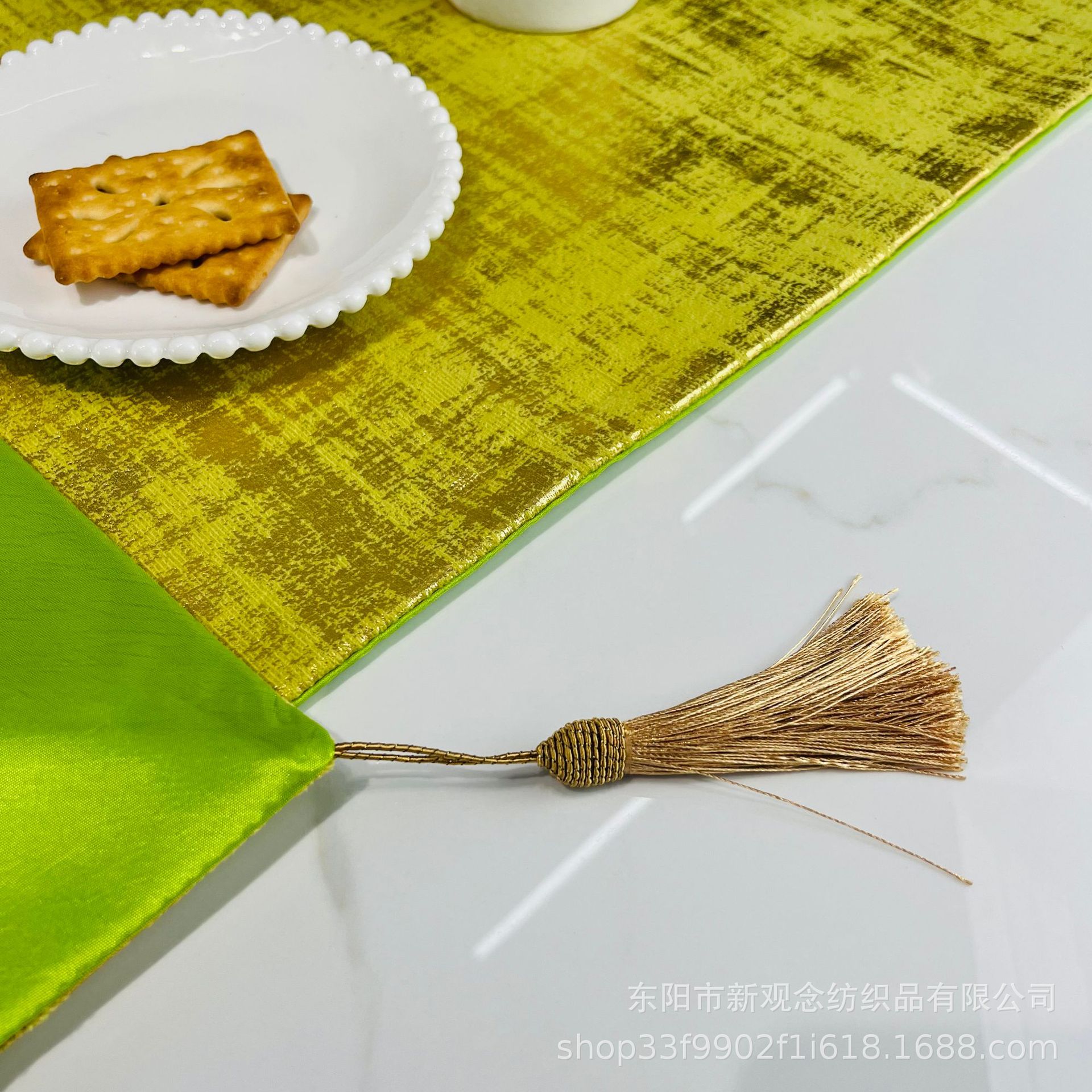 新款加工定制加厚绒布烫金日式桌旗酒店床旗流苏茶几台布厂家直销详情3