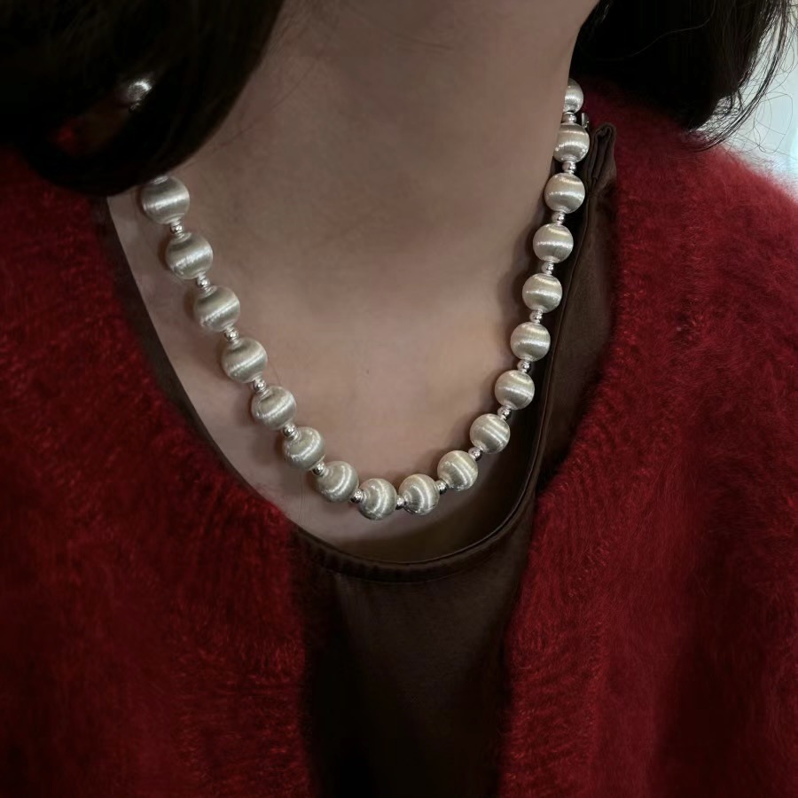 春秋圆球拉丝工艺锁骨链小众设计感轻奢高级感重工长款毛衣链耳环详情4