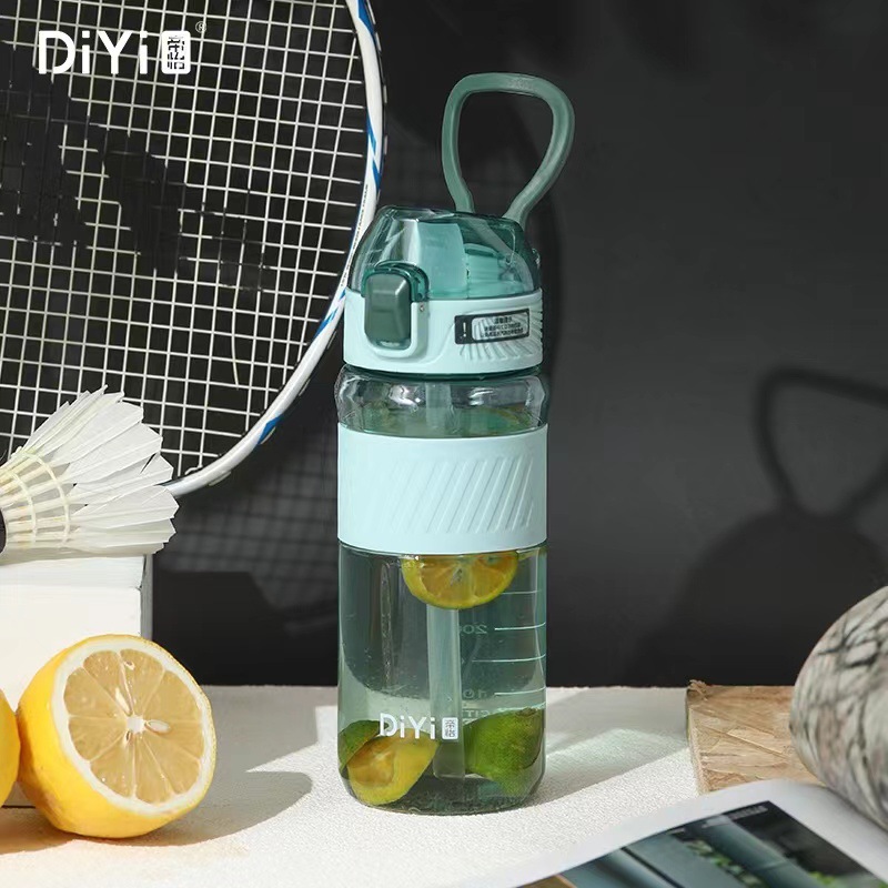 帝怡新款简约时尚大容量水杯 720ML pc材质 热销运动款吸管杯详情2