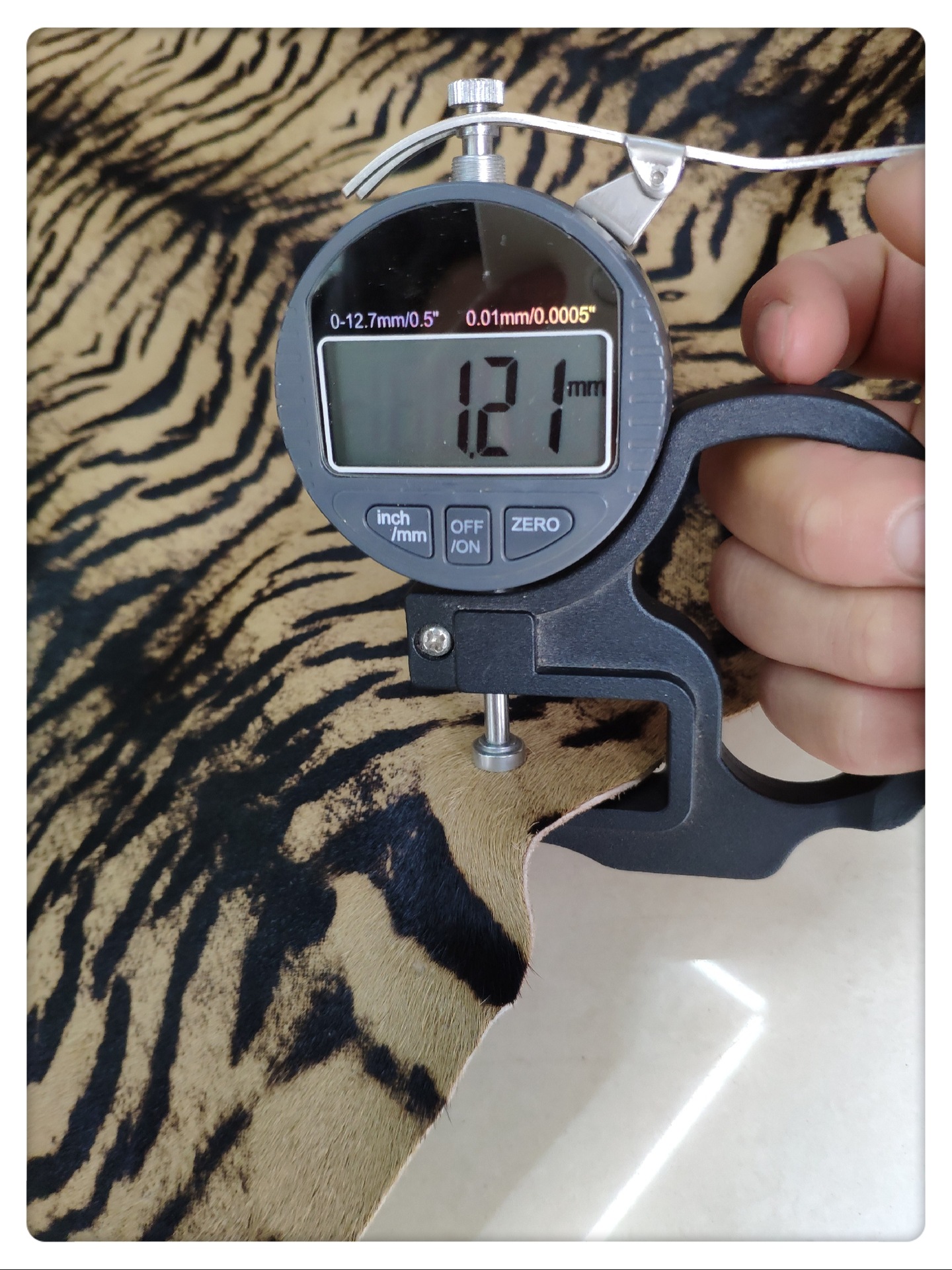 Yiwu Ha Niu leather, real horse hair, real cow hair, tiger skin texture and other colors and patterns, custom-made according to samples pic 3