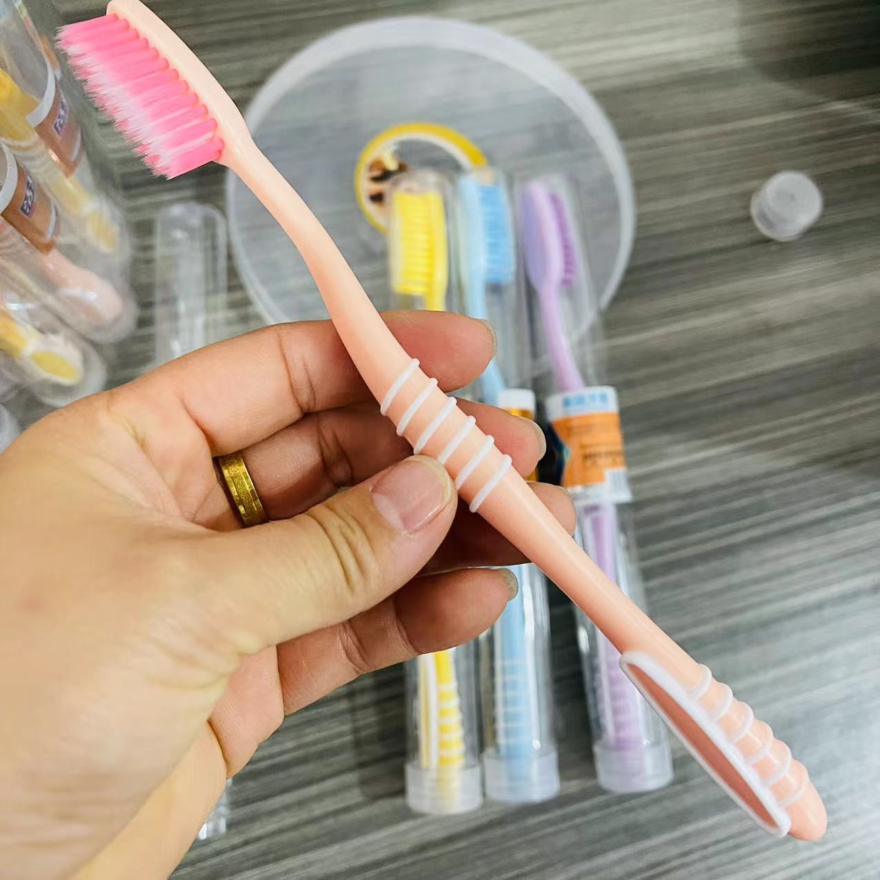 ZH-127 bucket toothbrushes, adult soft-bristled toothbrushes, personal cleaning portable travel household toothbrushes, one-yuan store supply pic 3