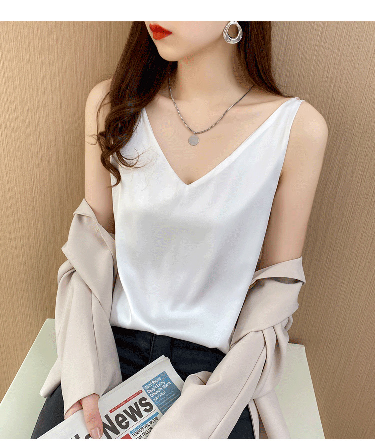 Jialqi, a popular female summer V-neck dress with a halter top, wears a suit over it and a silk satin slim-fitting base layer inside pic 44