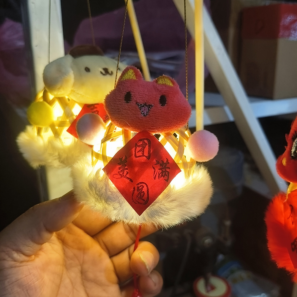 Lantern stalls with ancient-style plush toys and bamboo weaving that glow are also popular tourist attractions. Hand-held lanterns, Mid-Autumn Festival small lanterns, Mid-Autumn Festival little rabbits, and small maneki Neko pendants pic 27