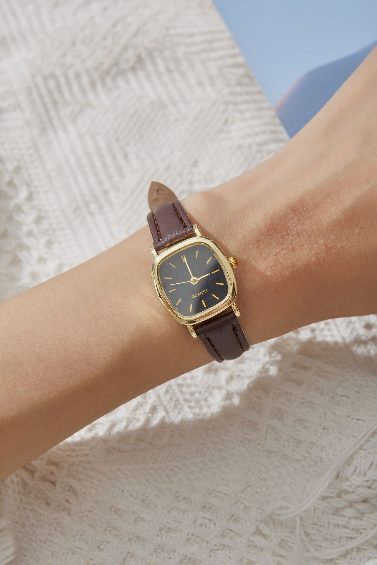 新款韩版潮流简约个性复古原宿风学生男女士石英皮带情侣手表现货详情3