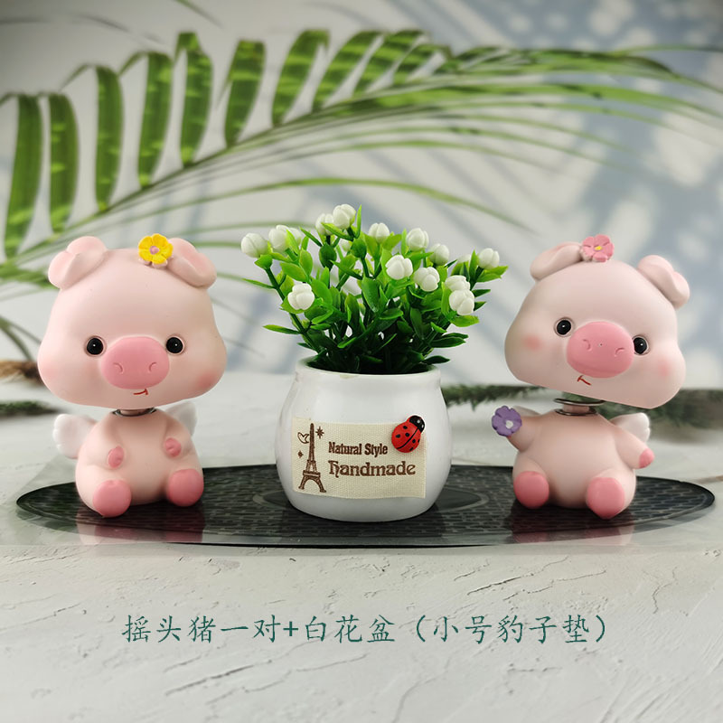 一件代发汽车香水摆件防滑垫树脂摇头公仔萌萌猪告白气球水晶座详情6