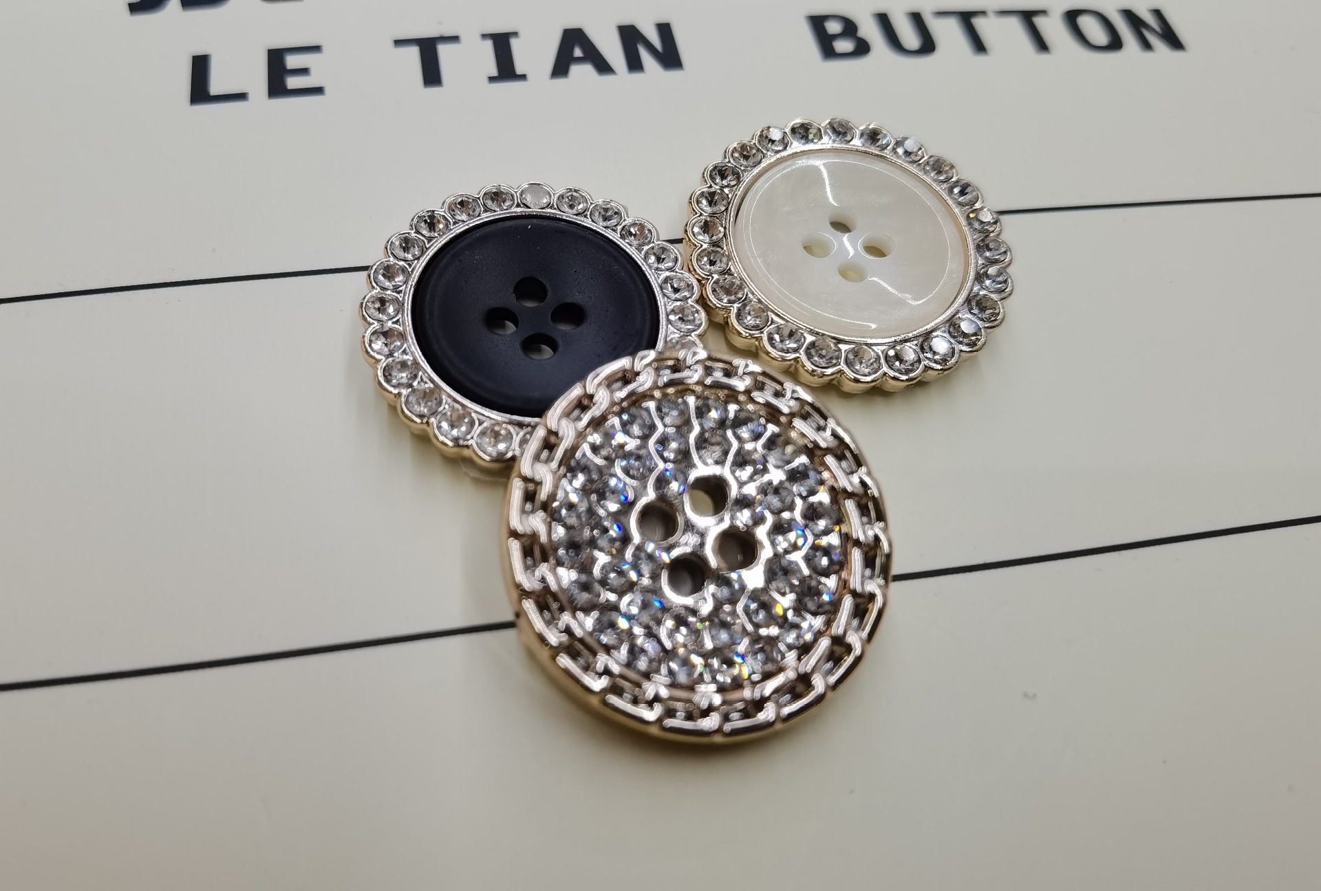 Metal pearl round button cardigan, sweater, windbreaker, chanel-style diamond-encrusted button coat, versatile buttons pic 2