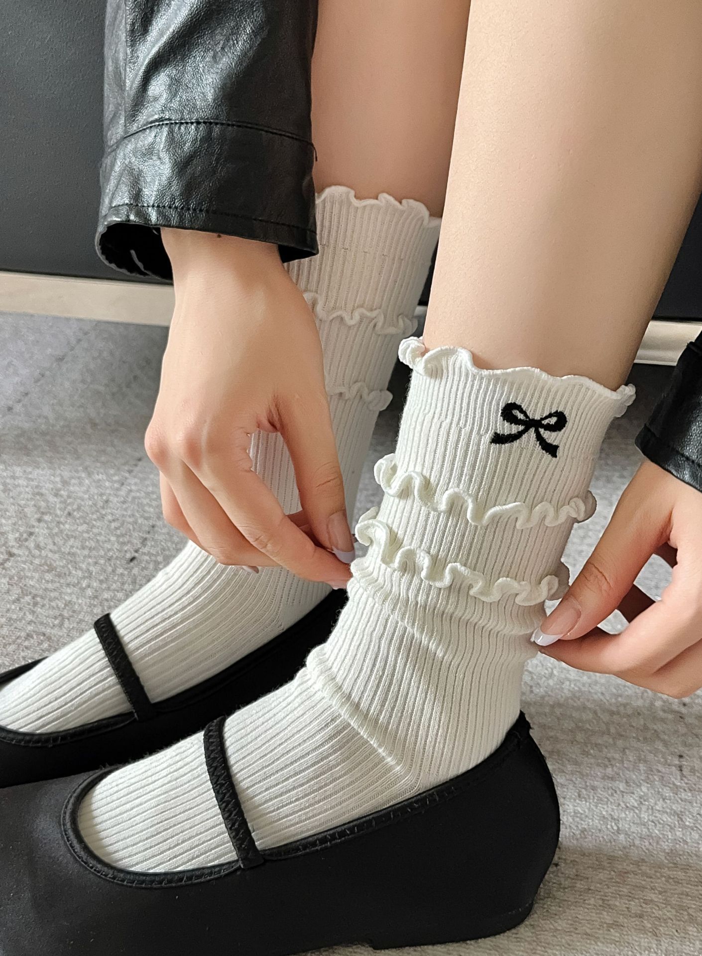 木耳边刺绣蝴蝶结袜子 女韩版甜美花边刺绣堆堆袜 中筒棉袜批发丝袜女冬季详情3