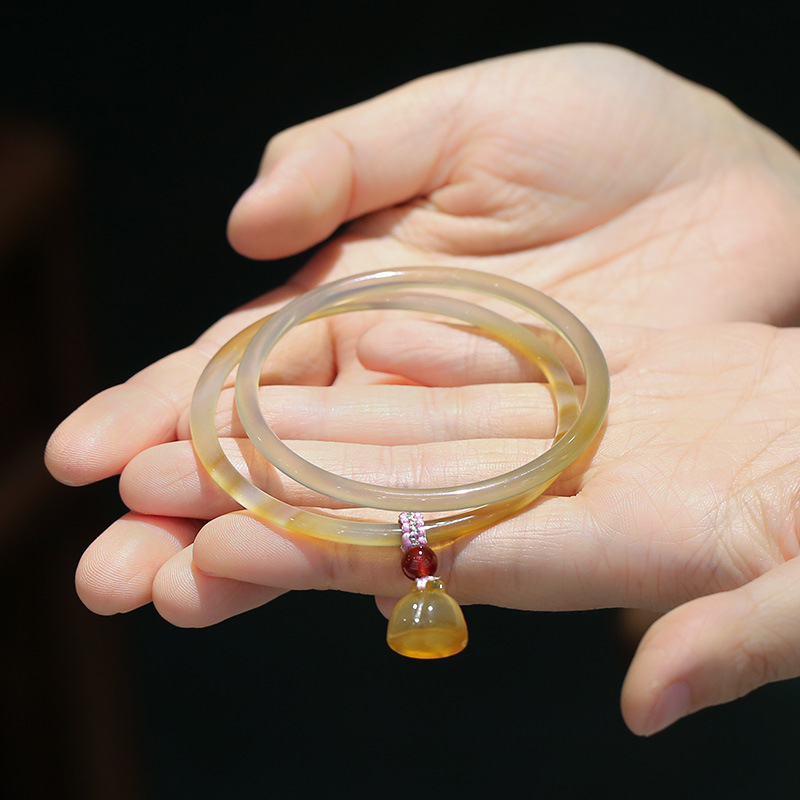 Natural chalcedony jingle bracelet, simple and elegant beauty bracelet for young girls, gold-swallowing beast pendant, fine bracelet manufacturer wholesale pic 19