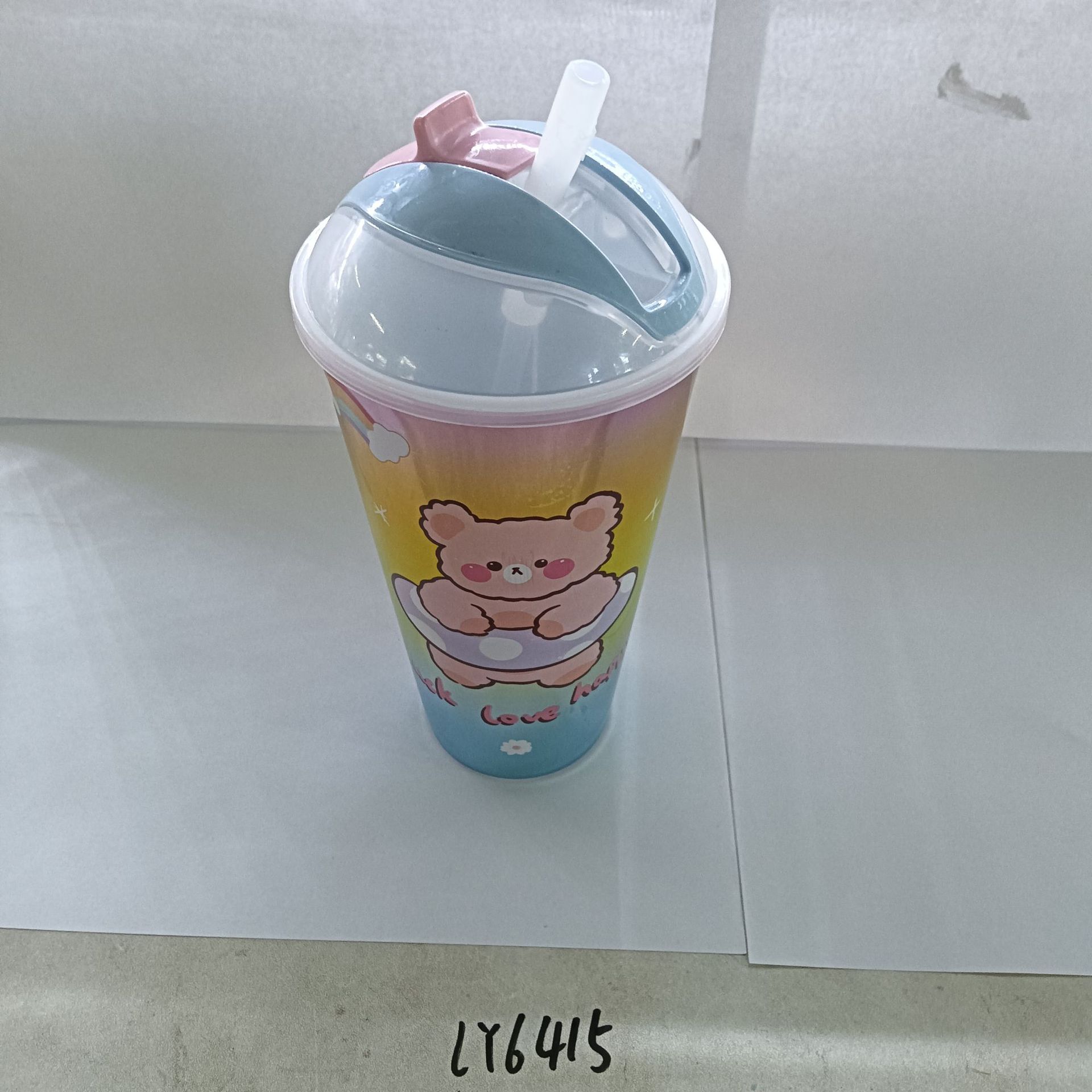 外贸产品卡通吸管杯发光塑料杯太空杯随手杯儿童果汁杯创意水杯 pic 7