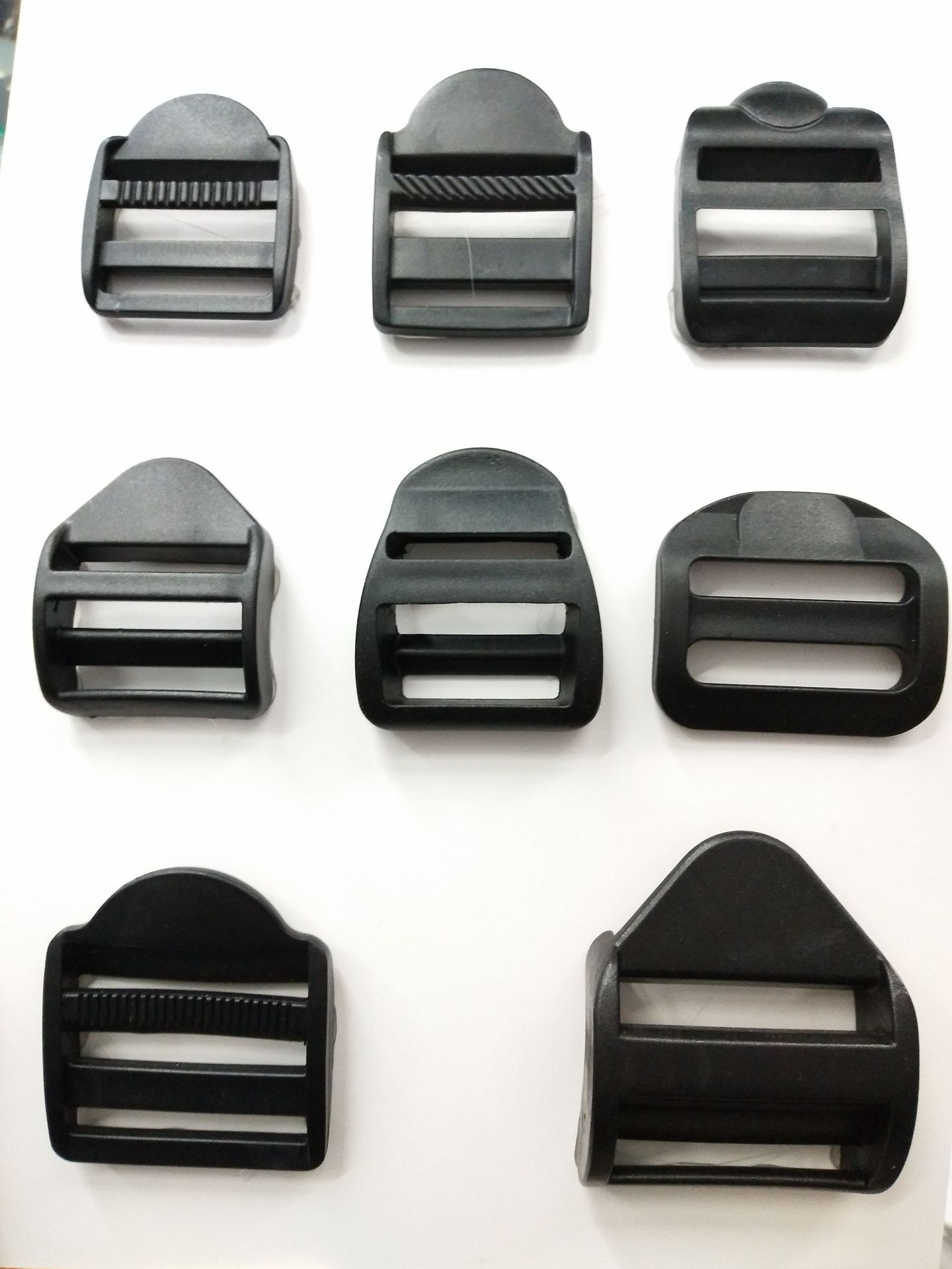 We offer a wide range of plastic adjustable buckles, webbing buckles, ladder buckles, and mouth buckles at low prices in stock. Our factory wholesals various types of buckles pic 26