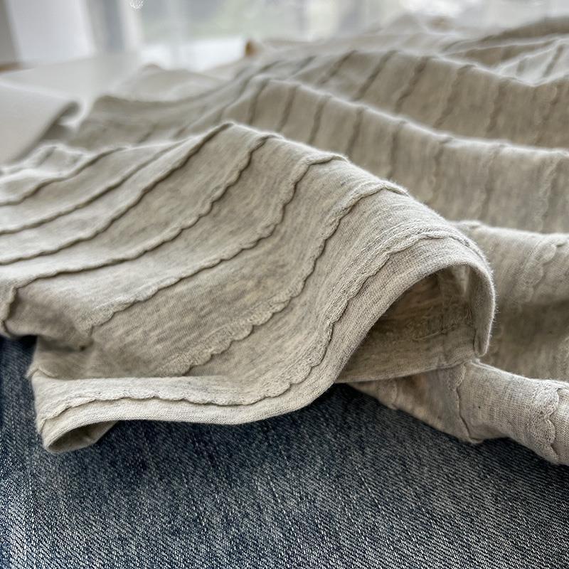 A chic and unique lace design round-neck short-sleeved T-shirt for women in the summer of 2025, featuring a simple, loose and versatile casual top trend pic 12