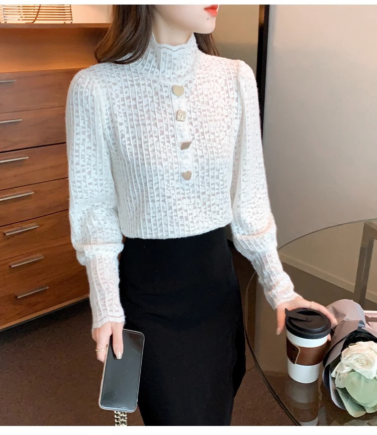 For the 2022 autumn and winter collection, women can wear a small stand-up collar with an elastic and form-fitting lace base layer and a thick fleece top pic 19