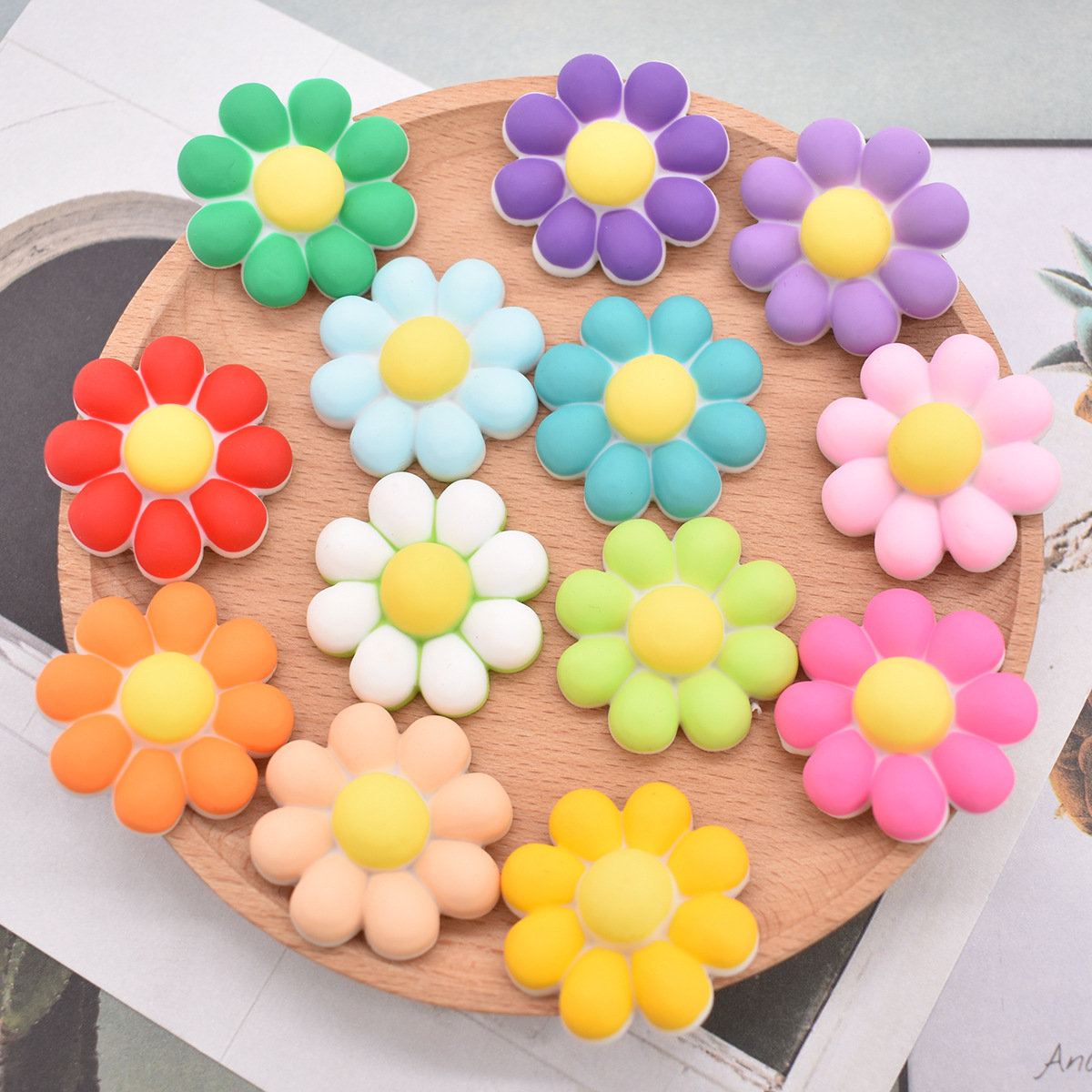 新款半3D彩色花朵系列箱包胸针饰品配件小号立体软胶贴片diy配饰详情7