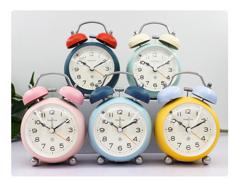 Students use large alarm clocks, metal convex chimes, table clocks, silent bedside clocks, night lights and clocks pic 18