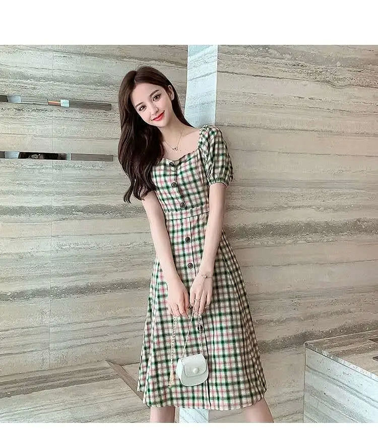 This 2022 summer new square-neck checkered puffed sleeve French retro knee-length dress is elegant, fashionable, waist-cinching and slimming pic 9