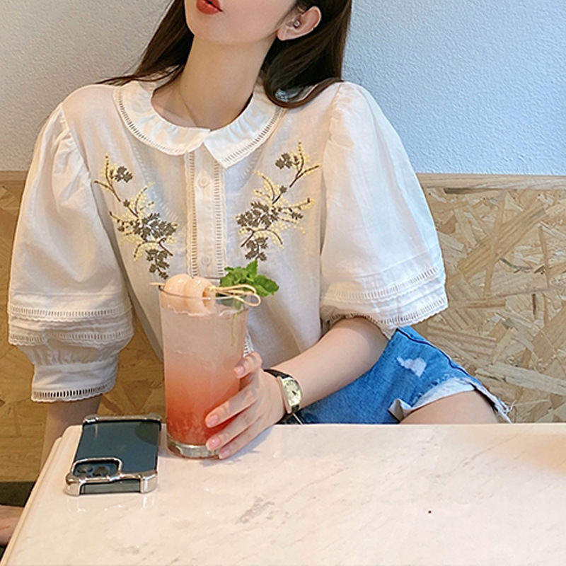 The new short-sleeved loose chiffon shirt for Spring and Summer 2022 is sweet and stylish, with floral embroidery. It can be sent by a professional for women pic 6