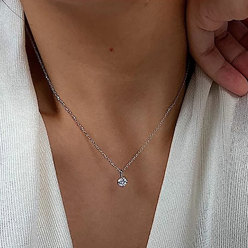 Single sparkling diamond necklace 2024 new high-end niche design, light luxury style, titanium steel non-fading collarbone chain wholesale pic 4