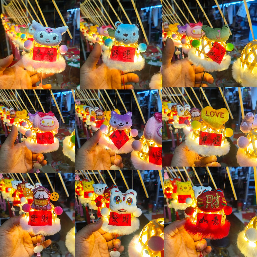 Lantern stalls with ancient-style plush toys and bamboo weaving that glow are also popular tourist attractions. Hand-held lanterns, Mid-Autumn Festival small lanterns, Mid-Autumn Festival little rabbits, and small maneki Neko pendants pic 2