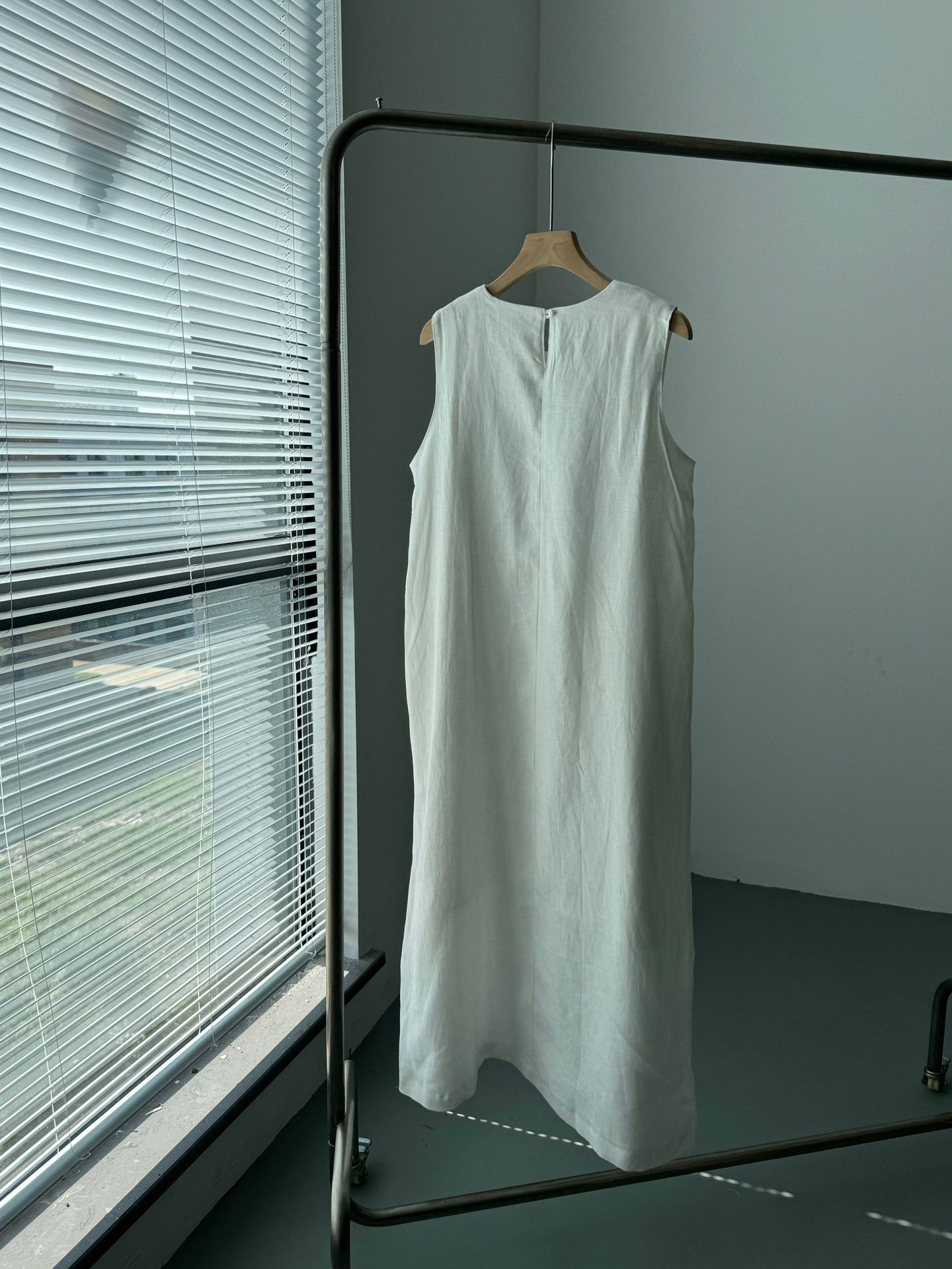 2024 Minimalist and elegant all-linen vest dress for women, summer sleeveless long dress for women pic 28