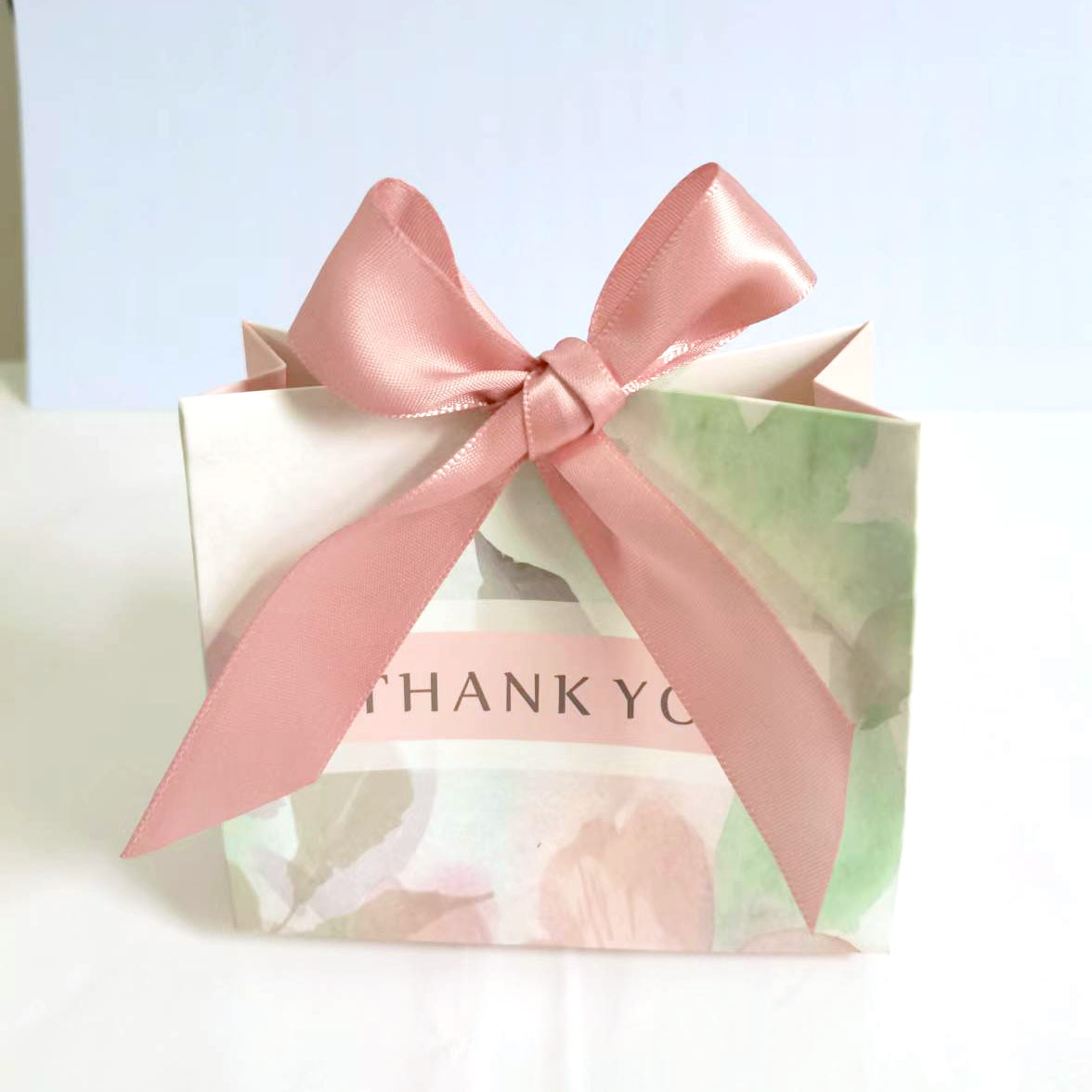 Pink gold-embossed creative European-style wedding candy boxes, grain and fruit bags, gift boxes, wedding candy boxes, wedding candy bags in stock for wholesale pic 9