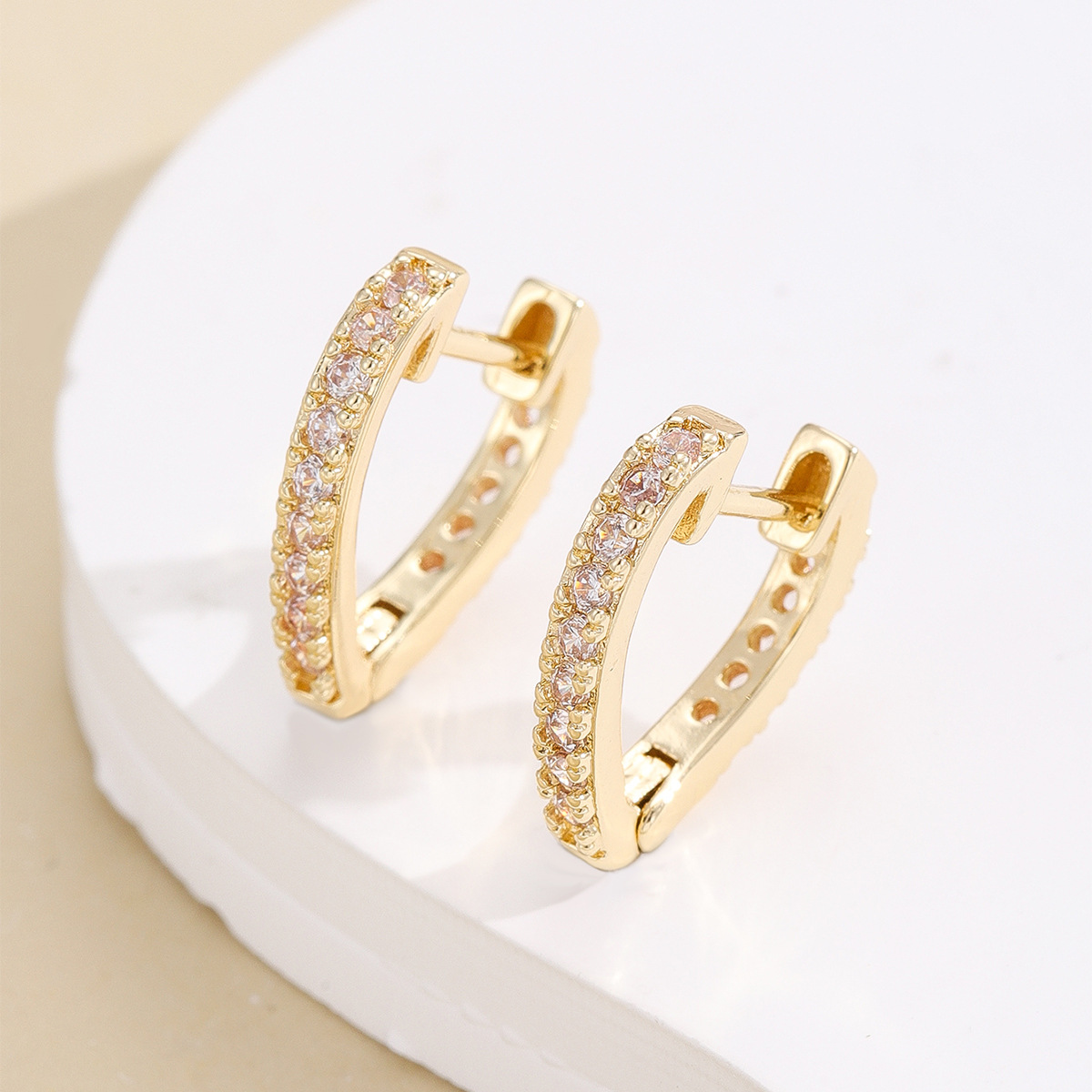 Cross-border best-selling Korean-style fashionable and trendy retro earrings and ear buckles, cute chanel-style, slightly inset rhinestones, elegant ear rings for women pic 5