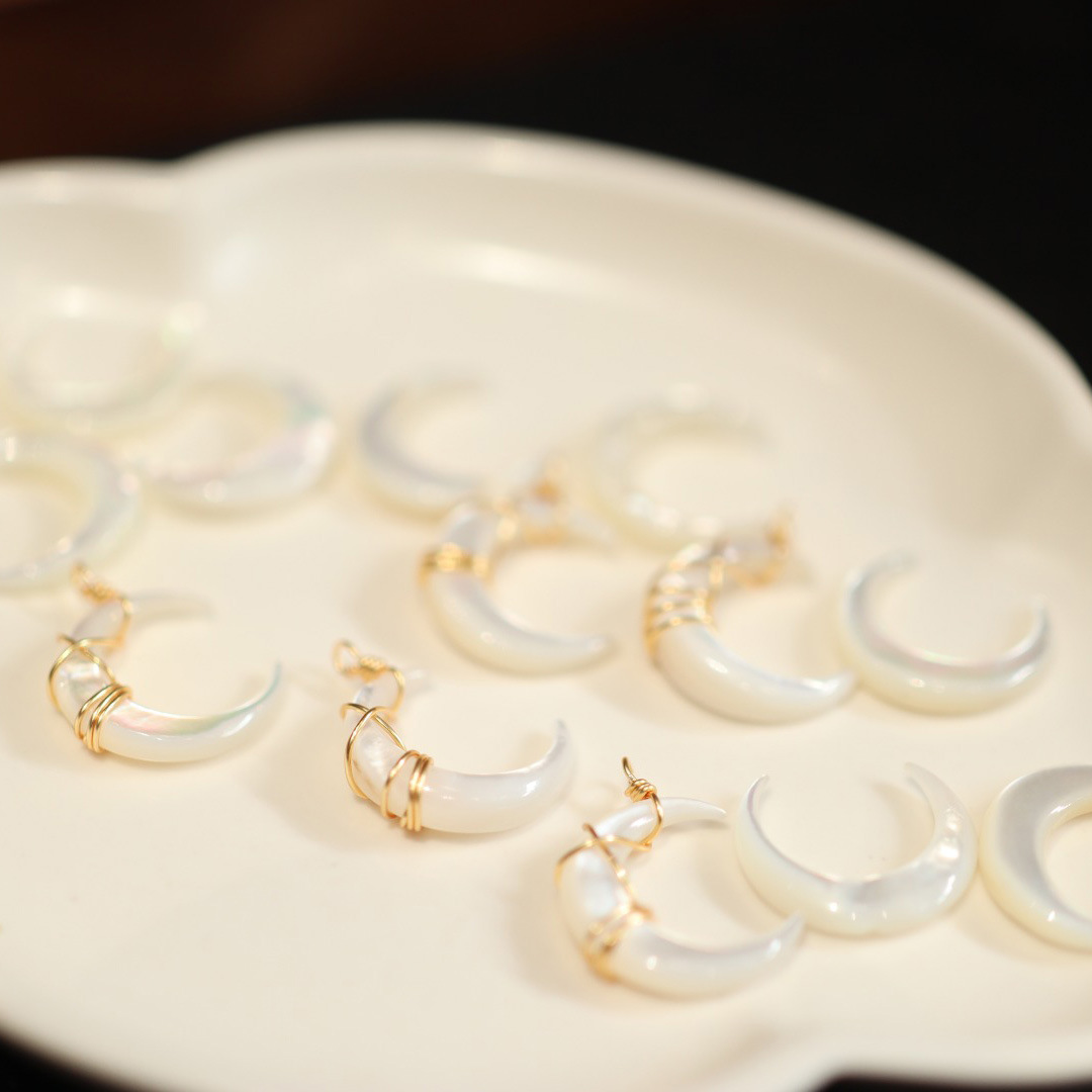 A hand-woven disc shell necklace, moon pendant and retro pendant necklace with the same style as Canglan Jue Gu LAN as a small gift pic 21