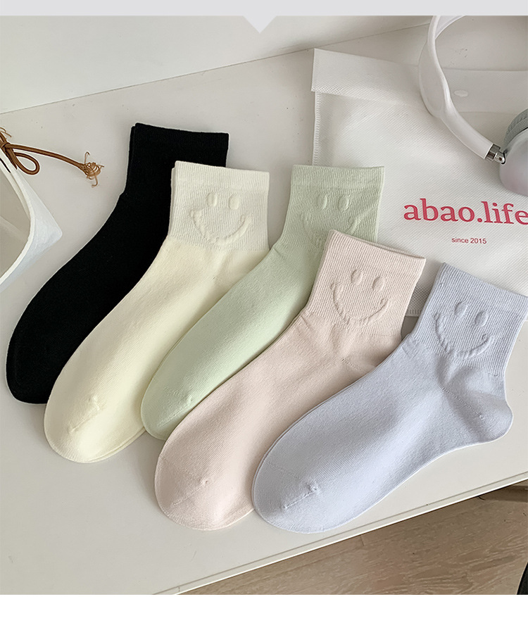 2024春季新款袜子女纯棉洋气笑脸五分袜卡通可爱外穿网红潮袜批发详情3