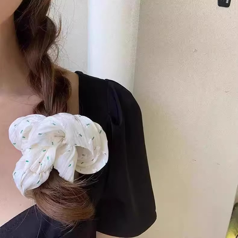 小清新春夏新款黄色绸缎大肠发圈女花朵碎花马卡龙色头花发绳盘发详情4