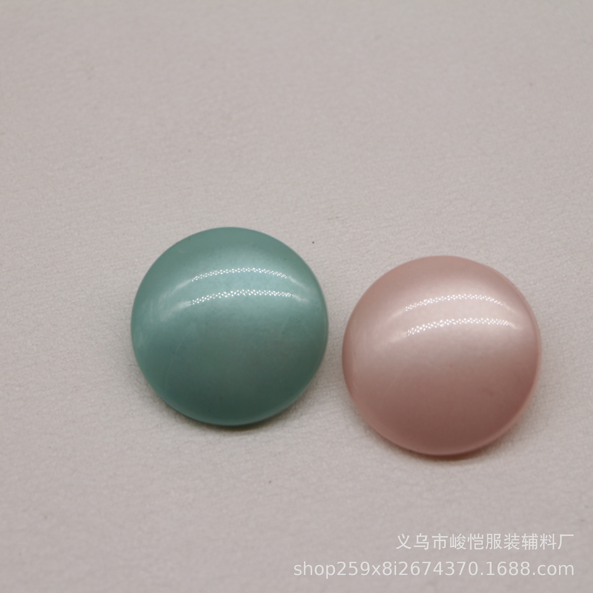 峻恺现货暗眼塑料喷漆彩色风衣棉袄西装亮光珍珠面平板小面包纽扣详情6